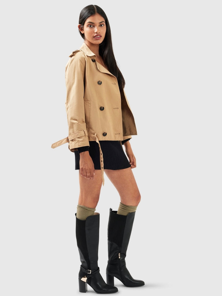 Cropped Trench Coat with a  shirttail hem at the back - Notched collar - Double breasted - Webbing straps on the sleeve and Side welt pockets with a Fabric waist belt.