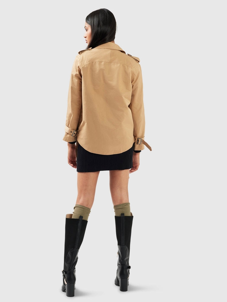 Cropped Trench Coat with a  shirttail hem at the back - Notched collar - Double breasted - Webbing straps on the sleeve and Side welt pockets with a Fabric waist belt.